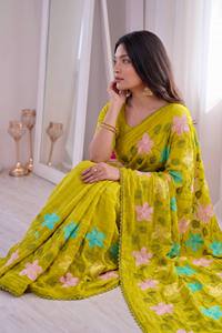 Sari de Seda Amarillo con Bordado Floral y Borde de Encaje, Traje Tradicional Indio para Mujer, para Bodas y Ocasiones Especiales, para Todas las Temporadas - Product Image 5