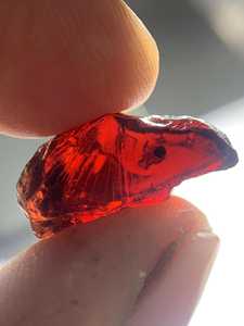 Pierre précieuse brute de grenat rhodolite africain naturel, qualité bijoux, rose foncé, grade 5A, en vrac pour la taille - Product Image 3