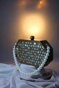 Sac à main en nacre avec incrustation de coquillages de qualité supérieure et chaîne métallique amovible - Product Image 2