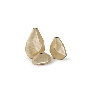 Ensemble de 2 vases minimalistes en métal argenté champagne avec texture martelée et base évasée pour la décoration d'hôtels et de maisons - Product Image 5