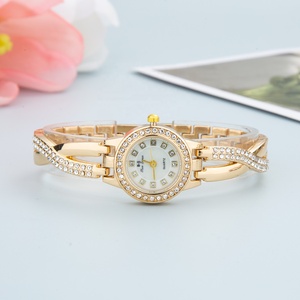 Reloj de Lujo NW1466 con Diseño de Marca, Oro K, Diamantes y Cristales, con Brazalete - Product Image 3