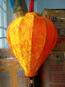 Lanterne en soie artisanale vietnamienne, lampe faite à la main de Hoi An pour l'éclairage domestique et la décoration des festivals - Product Image 4