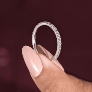 SATVIK RATNA C 55 Or 14 carats Diamant de laboratoire 1,5 mm taille brillant serti à griffes 1,8 mm Bague éternité complète de luxe pour fiançailles et mariage - Product Image 3