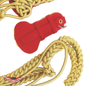 Aiguillette torsadée avec écusson doré en Mylar sur fond rouge et pointe dorée métallique - Product Image 4