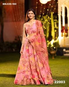 ผ้าไหมชีนอนคุณภาพดีที่สุด ทันสมัย พร้อมลายพิมพ์ดิจิทัล ชุดเลเฮนกาโชลี พร้อมผ้าคลุมไหล่และเสื้อคลุมไหล่ ผู้จัดจำหน่ายและส่งออกทั่วโลก - Product Image 6