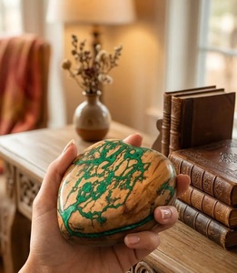 Urne en bois de hêtre et résine naturelle, artisanale, en forme de cœur fractal Lichtenberg, pour cendres d'animaux de compagnie, souvenir commémoratif - Product Image 3