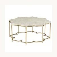 Table basse élégante en métal et verre, design moderne et stylé, meubles de salon personnalisés, décoration d'intérieur haut de gamme faite à la main