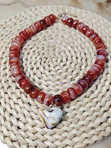 Collier ras du cou bohème en résine colorée avec pendentif cœur rose, vert, jaune, marron – Étanche, livraison rapide, tendance - Product Image 2