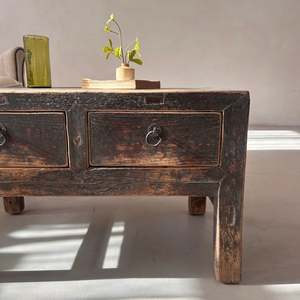 Table basse carrée antique en olivier massif rustique avec deux tiroirs, style Wabi Sabi, meuble de salon vintage pour décoration de ferme - Product Image 2
