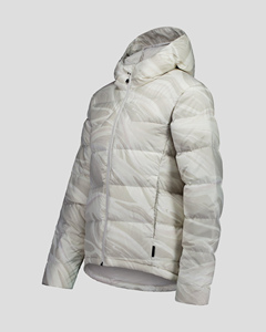 Chaqueta de invierno acolchada personalizada para mujer, ropa informal premium para exteriores, a prueba de viento, con cierre de cremallera y bolsillos laterales. - Product Image 5