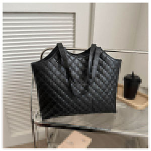 Women's <b>Soft</b> Genuine <b>Leather</b> Quilted Casual Tote <b>Bag</b> Large Capacity Shoulder Fashion Purse for Office Travel and Everyday Carry - Product Image 5