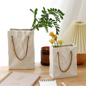 Jarrón de Cerámica Artístico con Diseño de Monedero, Decoración Moderna, Jarrón de Cerámica Hecho a Mano, Exhibición Floral - Product Image 1