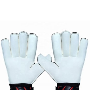 ถุงมือผู้รักษาประตูฟุตบอลสีดำขาวแบบกำหนดเองขายดี พร้อมยางลาเท็กซ์เยอรมัน 4 มม. แบบ Negative Cut และลายปั๊มยางลาเท็กซ์เยอรมัน - Product Image 5