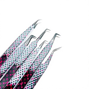 Pince à épiler pour extensions de cils avec pointe recouverte de plasma noir et papier rouge/noir, ensemble de 6 pinces à pointes différentes - Product Image 1