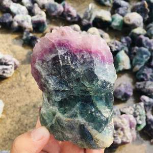 Vente en gros de fluorite naturelle arc-en-ciel de haute qualité – Cristal brut multicolore violet, vert et bleu - Product Image 4
