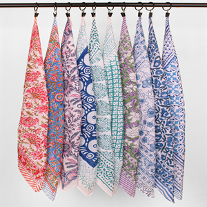 Foulard bandana en coton biologique fait main à imprimé floral artistique, léger, écologique, style bohème, unisexe, pour cheveux et cou - Product Image 5