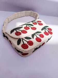 Réplica del Bolso Staud, Bolso con Cuentas Color Cereza, Bolso de Hombro Hecho a Mano de Inspiración Vintage - Product Image 3