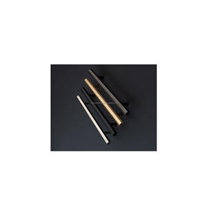 Tirador de metal resistente con acabado cepillado diseñado para muebles modernos de cocina, armarios y cajones. - Product Image 1