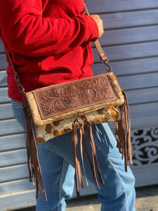 Nueva llegada occidental real hecho a mano pelo en piel Tooled cuero flecos Sling Bag mujeres elegantes ocultas llevar Casual bandolera - Product Image 4