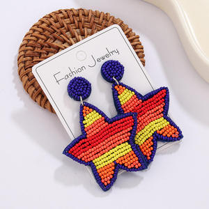 Boucles d'oreilles pendantes ethniques tendance en perles de verre brodées à la main, style irrégulier, luxe léger, pour femmes, mariage, fête, célébrations - Product Image 2
