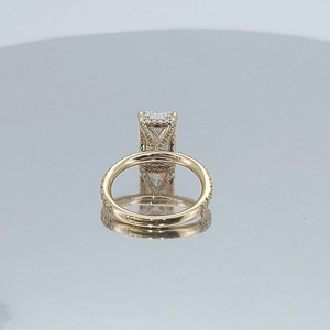 แหวนหมั้นเพชรทรงเอเมอรัลด์ ดีไซน์คลาสสิกสำหรับผู้หญิง ทองคำแท้ 18K เพชรรับรองโดย IGI - Product Image 3