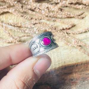 Anillo de latón con luna, banda ancha, estilo bohemio, con granate rodolita, para mujer, plata oxidada, joyería gótica llamativa, venta al por mayor - Product Image 1