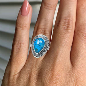 Anillo Minimalista Unisex de Plata Bañada con Bisel de Crisocola Natural, Joyería Fina Hecha a Mano, Certificado - Product Image 4