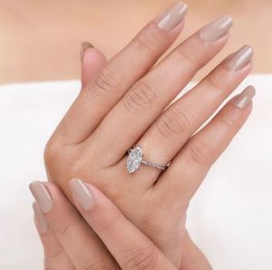 Anillo de Compromiso de Moissanita con Corte Marquesa, Plata de Ley 925, Chapado en Oro Blanco, Anillo de Promesa Elegante y Lujoso, Regalo para Ella - Product Image 3