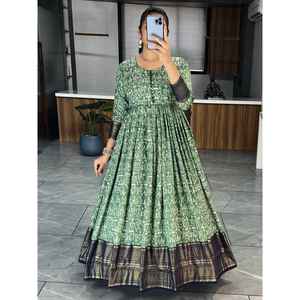 ชุดราตรีผ้าไหมพิมพ์ลาย kalamkari ทำจากผ้าฝ้ายสีเขียวดีไซเนอร์ - Product Image 1