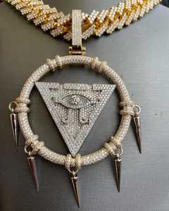 Pendentif Œil qui voit tout en or 18 carats serti de moissanite avec breloques à pointes, bijoux unisexe à thème géométrique Hip Hop - Product Image 5