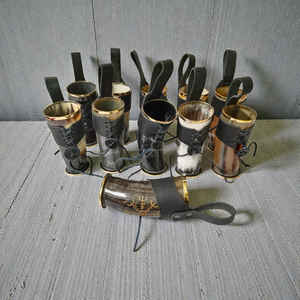 Verre à boire en corne sculpté à la main de qualité supérieure avec bordure métallique et support en cuir au meilleur prix - Product Image 4