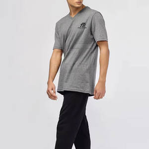 Camisetas con cuello en V para hombre con logotipo personalizado, camisetas con cuello en V para hombre hechas a medida, camisetas con cuello en V para hombre de talla personalizada a precio de mayoreo - Product Image 4