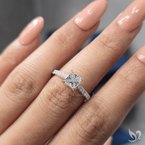 Anillo de Compromiso con Diamante de Laboratorio Princess de Corte Afilado, 1ct, Banda Pavé Catedral, Certificado IGI, Oro Blanco de 10K, Anillo Nupcial - Product Image 4