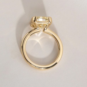 Anillo de Diamante Amarillo de 3.25CT, Corte Cojín, Cultivado en Laboratorio, Engaste de Media Bisel, Oro de 14K, Proveedor - Product Image 5