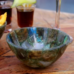 Cuenco de Cristal de Labradorita Pulida de Calidad Premium 200g 4" Venta al por Mayor Piedra Preciosa Curativa Decoración para el Hogar y Bodas - Product Image 1