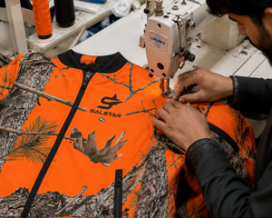 Chaqueta Bomber Varsity de Camuflaje Personalizada con Patrón Real de Árbol Naranja y Selva, Fabricante Mayorista - Product Image 5