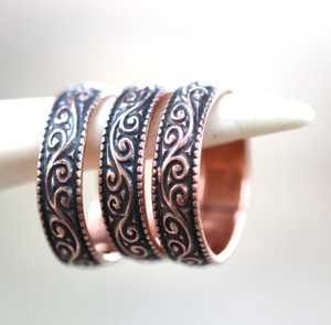 Anillo de Terapia Biomagnética de Cobre Sólido, Grabado con Motivos de Vidrio Vintage, Anillo de Dedo Resistente, Accesorios de Salud Ayurvédicos - Product Image 1