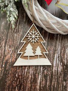 Ornement de Noël en bois découpé au laser, motif forêt scénique, décoration rustique pour les fêtes, objet décoratif à suspendre au mur sur le thème de l'hiver - Product Image 3