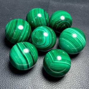 Boule de sphère de pierre précieuse d'agate de malachite verte naturelle de qualité supérieure Quartz poli pour la guérison et la méditation Feng Shui - Product Image 1