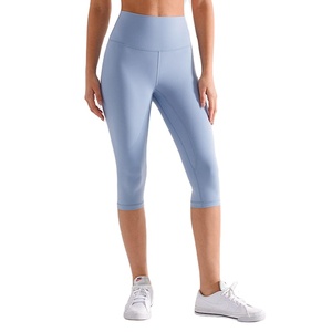 Leggings Capri de Activewear para mujer con cintura elástica, tejido elástico transpirable y ajuste flexible para entrenamiento de gimnasia y ejercicio - Product Image 1