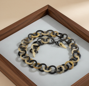 Collar largo pulido a mano con anillos entrelazados de cuerno de buey marrón y cuerno de búfalo negro con cierre de palanca para fiesta - Product Image 6