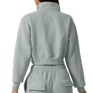 Hoodies courts imprimés pour femmes, personnalisés, directement de l'usine, avec col montant zippé, tricotés respirants et élégants, coupe ajustée - Product Image 3
