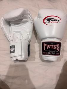 Guantes de Boxeo de Entrenamiento con Estampado Completo, Marca Twins, Último Modelo, Profesionales, para Muay Thai, Cuero Vacuno Genuino, Protección UV - Product Image 1