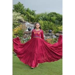 Navratri Special Kutchi Gamthi Work Vestido indio y pakistaní Ropa tradicional hecha a mano para mujeres - Product Image 1