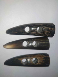 Broches de Cuerno de Búfalo Pulido Natural y Ecológico para Botones de Abrigos y Prendas de Vestir por Crescent Crafts - Product Image 4