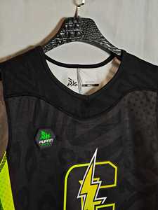 Maillot de netball sans manches PUFFIN SPORTS à col en V, imprimé par sublimation, évacuation de l'humidité, 100 % polyester, coupe athlétique pour adulte - Product Image 3
