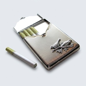 Estuche de cigarrillos metálico vintage al por mayor, con flor grabada, de latón antiguo, de bolsillo, con apertura abatible de doble cara, resistente a golpes - Product Image 6