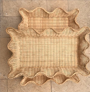Plateau ovale léger en rotin avec un centre décoratif en treillis tressé et un bord festonné, disponible à prix de gros. - Product Image 2
