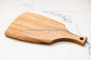 Planche à découper en bois massif à grande surface alliant fonctionnalité et style rustique intemporel - Product Image 3