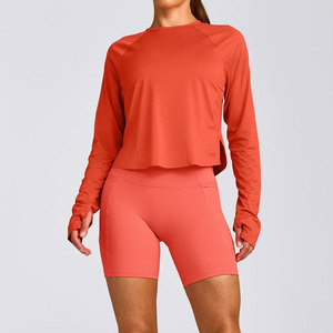 T-shirt de sport respirant à motif uni pour femme, avec logo personnalisé, manches courtes, trous pour les pouces, évacuation de l'humidité, idéal pour la course à pied - Product Image 3